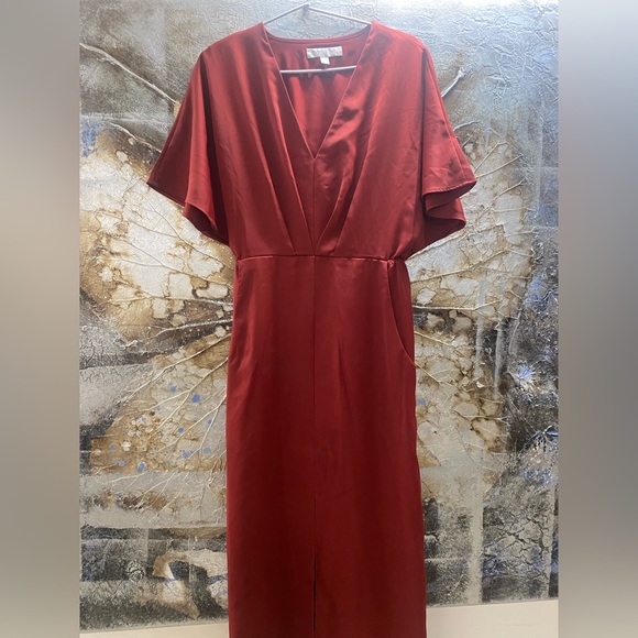 Forever New Dresses & Skirts - FOREVER NEW MIDI DRESS WITH FRONT POCKETS AND SLIT. VERY SMART AND CHIC!